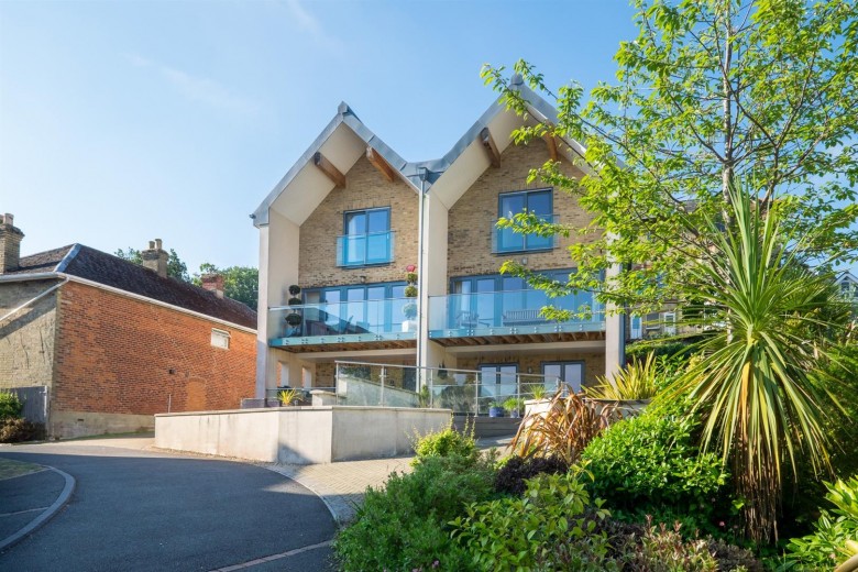 Click the photo for more details of Cowes, Isle Of Wight