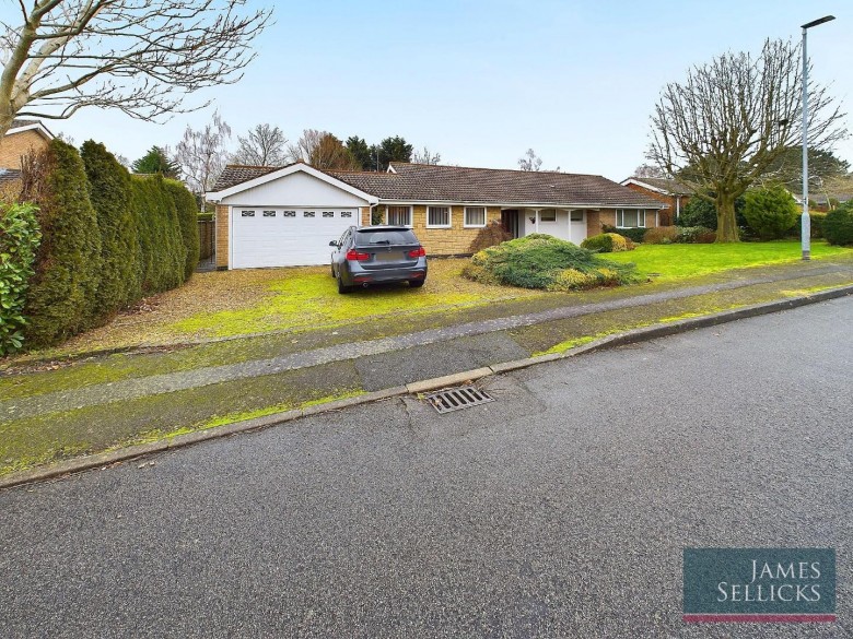 Click the photo for more details of Sycamore Close, Oadby, Leicestershire