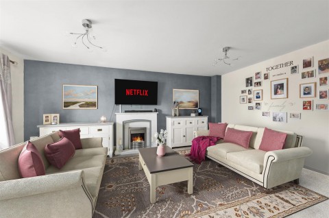 Click the photo for more details of Lincoln Road, Navenby