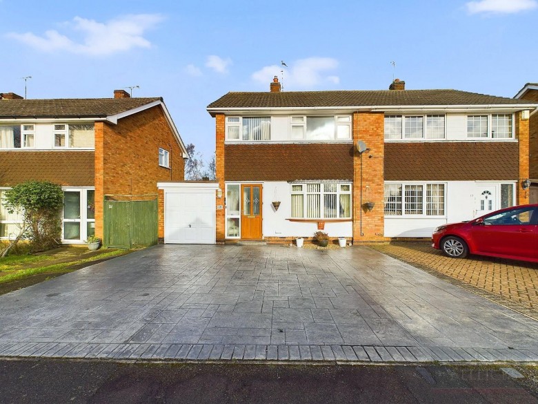 Click the photo for more details of Linford Close, Wigston, Leicestershire