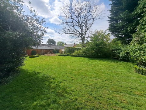 Click the photo for more details of North Street, Rothersthorpe, Northampton, NN7