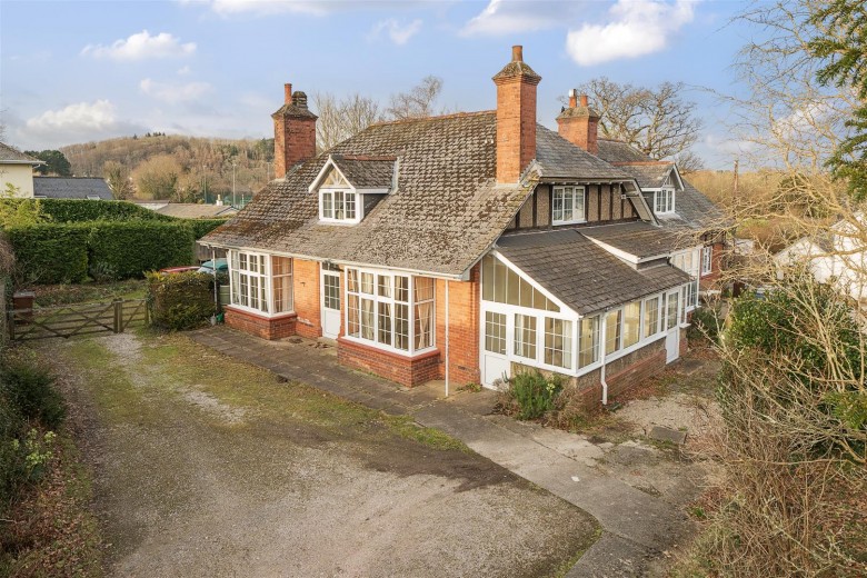 Click the photo for more details of Weirfields, Totnes