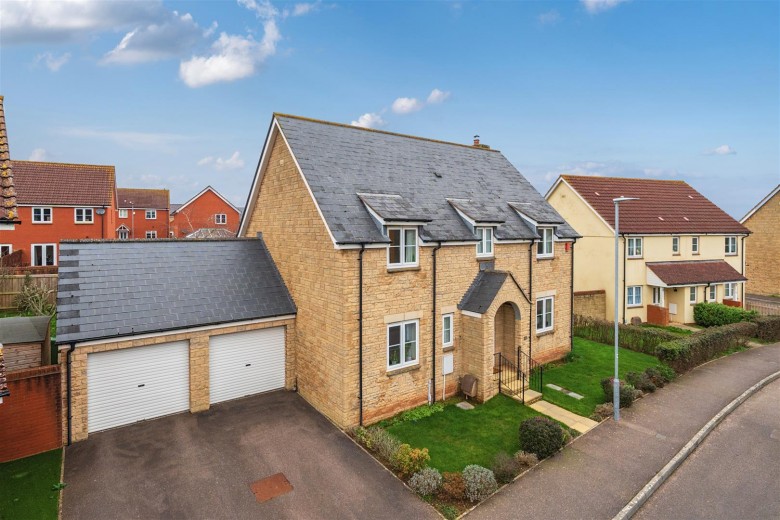 Click the photo for more details of Russet Close, Wellington