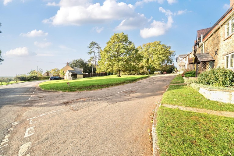 Images for The Green, Lois Weedon, NN12