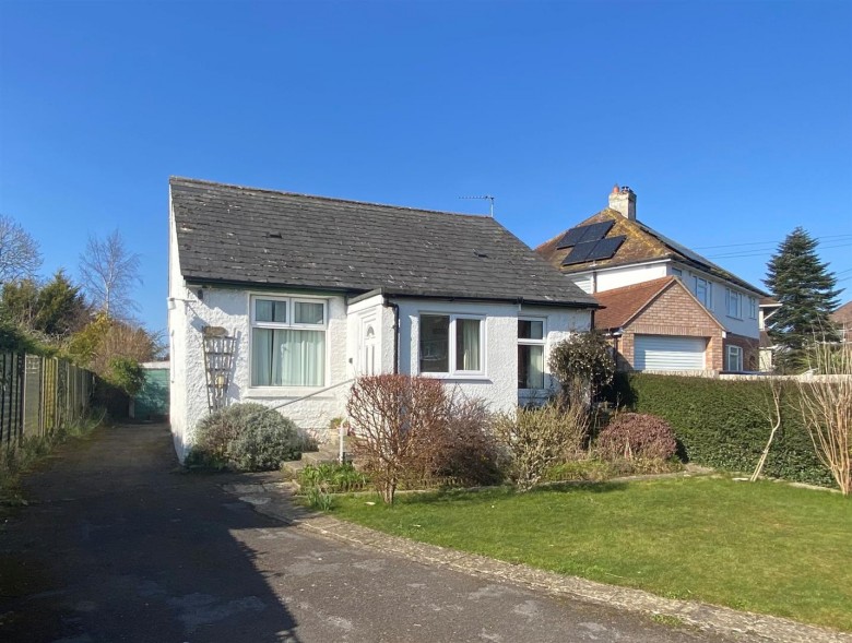 Click the photo for more details of Alastair Drive, Yeovil, Somerset.