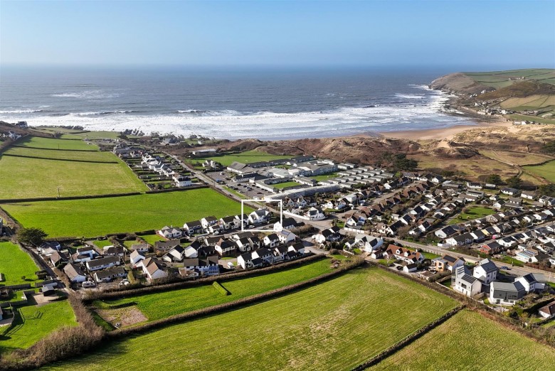 Click the photo for more details of Seascape, 10 Langs Field, Croyde