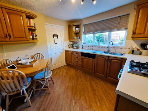 Click the photo for more details of Middle Greeve, Wootton, Northampton, NN4