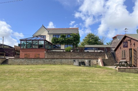 Click the photo for more details of Newbridge, Isle of Wight