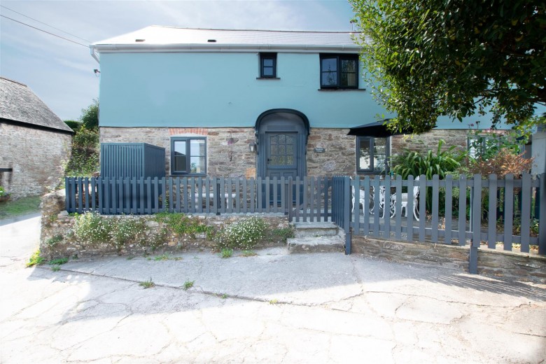 Click the photo for more details of Middle Hutcherleigh, Blackawton, Totnes