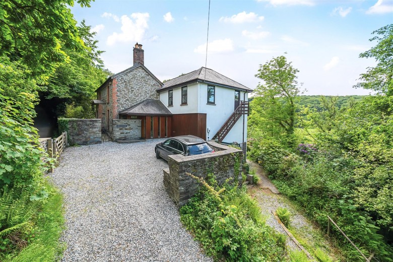 Click the photo for more details of Tresarrett, Bodmin