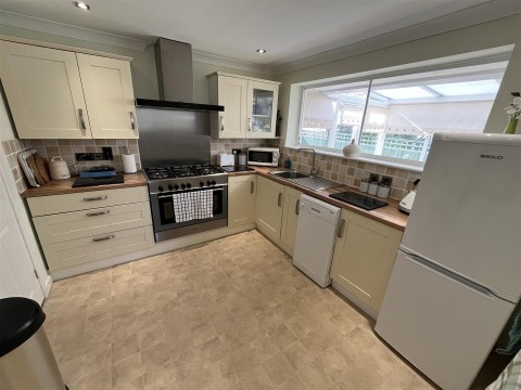 Click the photo for more details of Orchard Way, Misterton, Crewkerne, Somerset.