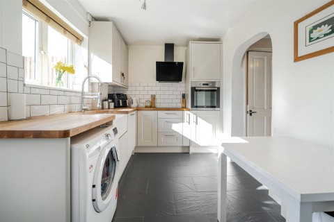 Click the photo for more details of Murswell Lane, Silverstone, NN12