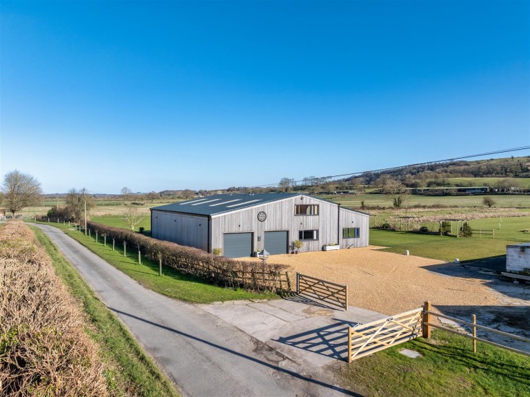 Images for Sunnycroft Barn, Cowleaze Lane, Edington, Westbury
