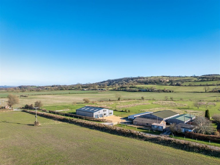 Images for Sunnycroft Barn, Cowleaze Lane, Edington, Westbury