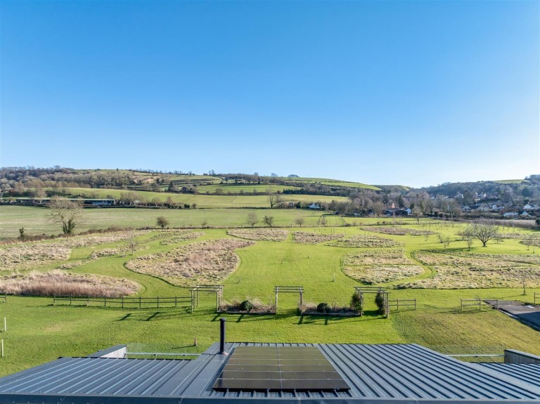 Images for Sunnycroft Barn, Cowleaze Lane, Edington, Westbury