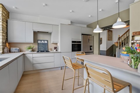 Click the photo for more details of Finstock, Oxfordshire