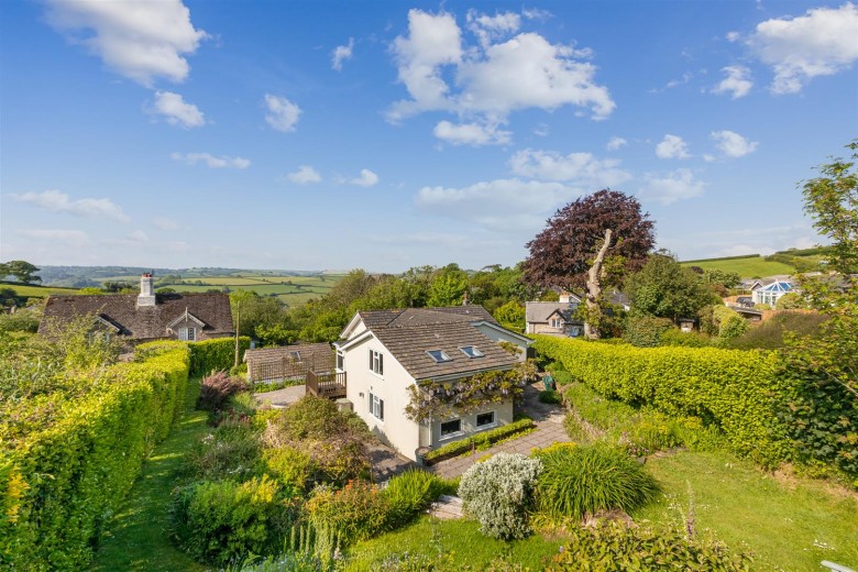 Click the photo for more details of Ashprington, Totnes