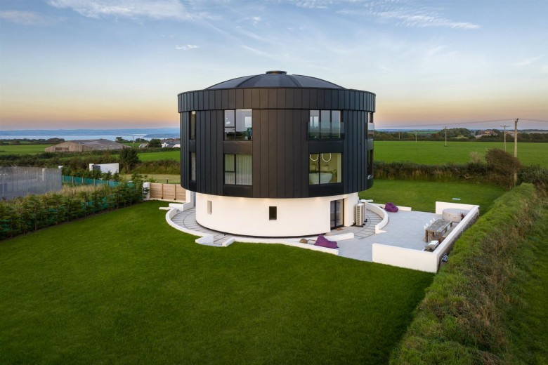Click the photo for more details of Higher Clovelly, Bideford