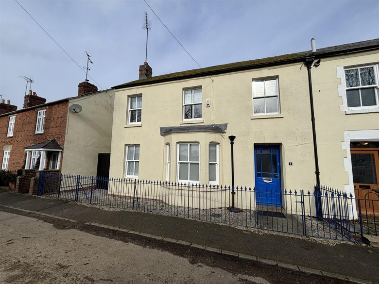 Click the photo for more details of Strawberry Terrace, Bloxham