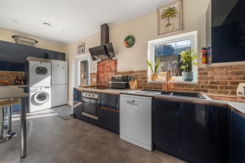 Click the photo for more details of Billacombe Road, Plymouth