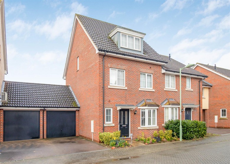 Click the photo for more details of Chamomile Close, Red Lodge
