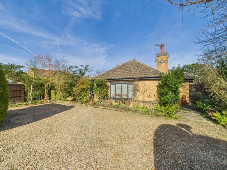 Click the photo for more details of Spencefield Lane, Evington, Leicestershire