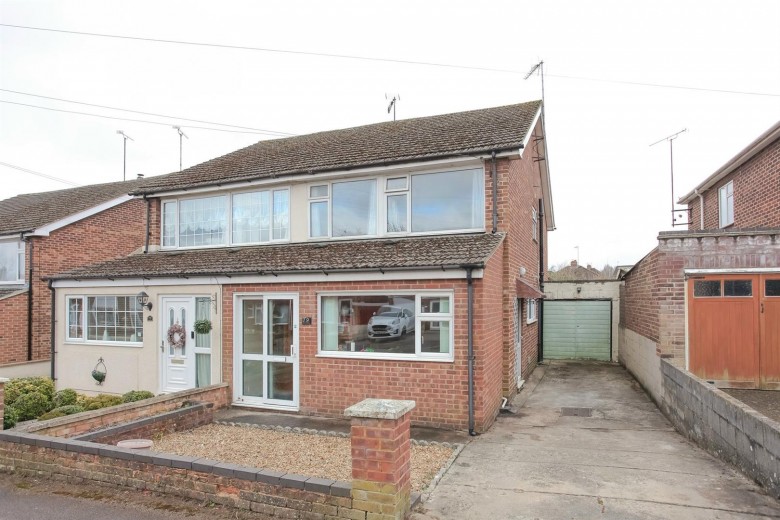 Click the photo for more details of Hillview Crescent, Banbury
