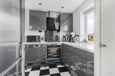 Click the photo for more details of Chatsworth Avenue, Cambridge