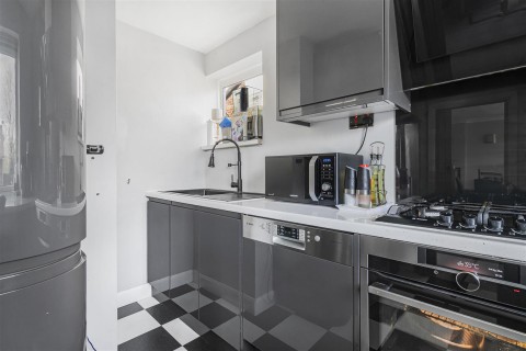 Click the photo for more details of Chatsworth Avenue, Cambridge