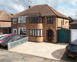 Images for 4 bedrooms, including annexe - Lynmouth Road, Humberstone, Leicestershire