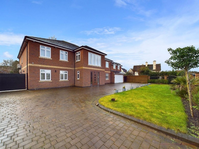Click the photo for more details of Gartree Road, Oadby, Leicestershire