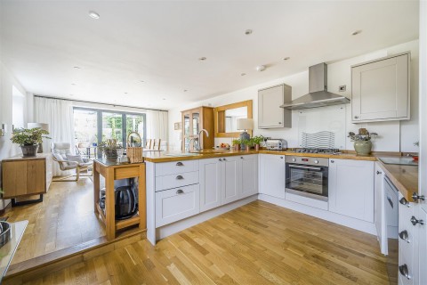 Click the photo for more details of 9 Vicarage Street, Tintinhull, Yeovil