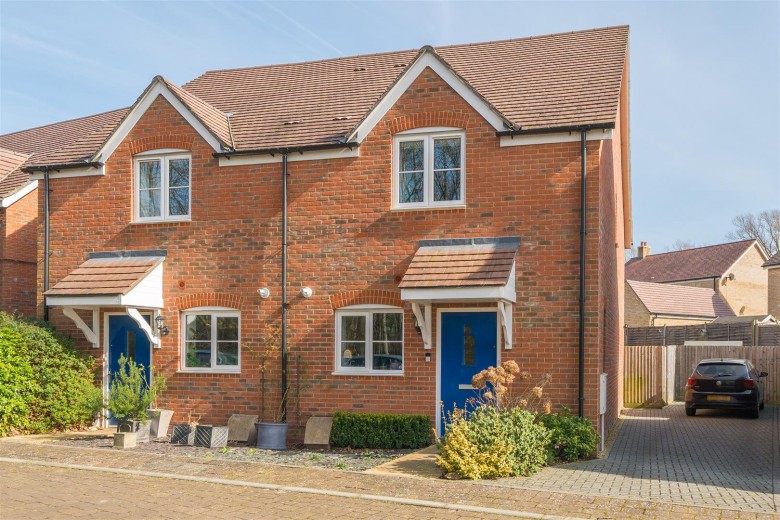 Click the photo for more details of Fox Lane, Wantage