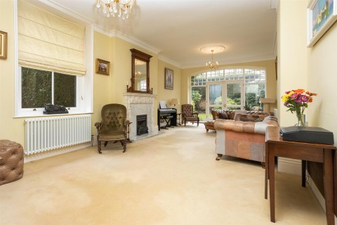 Click the photo for more details of Barby Road, Rugby, CV22