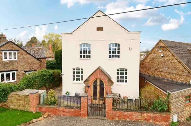 Click the photo for more details of The Green, Byfield, Daventry, NN11