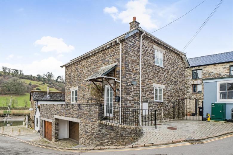 Click the photo for more details of Commercial Road, Calstock