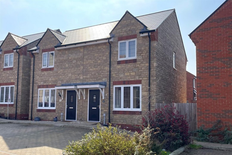 Click the photo for more details of Gamlin Close