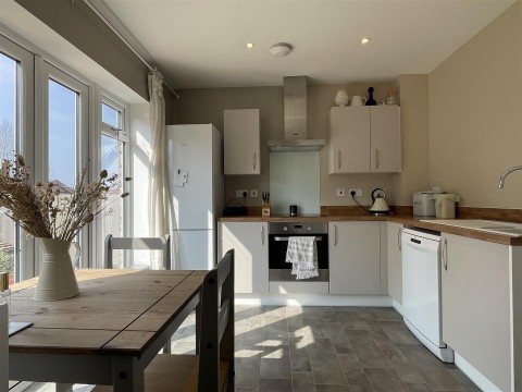 Click the photo for more details of Gamlin Close