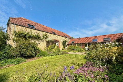 Click the photo for more details of Low Fields, Fulbeck