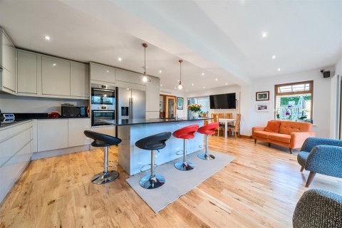 Click the photo for more details of Murswell Lane, Silverstone, NN12