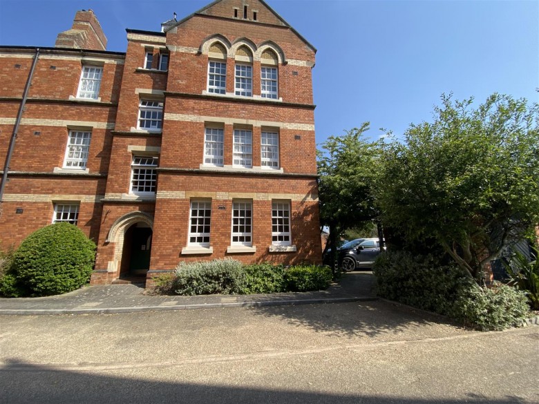 Click the photo for more details of Jellalabad Court, The Mount, Taunton