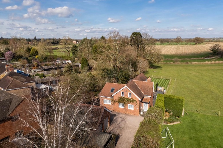 Click the photo for more details of Nuneaton Road, Mancetter, CV9