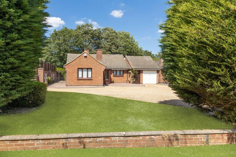 Click the photo for more details of Crick Road, Rugby, CV21