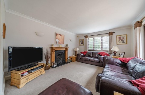 Click the photo for more details of Crick Road, Rugby, CV21