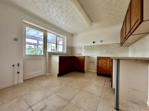 Click the photo for more details of Gascoigne Way, Bloxham, Banbury