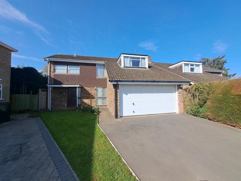 Click the photo for more details of Milton Malsor, Northamptonshire, NN7