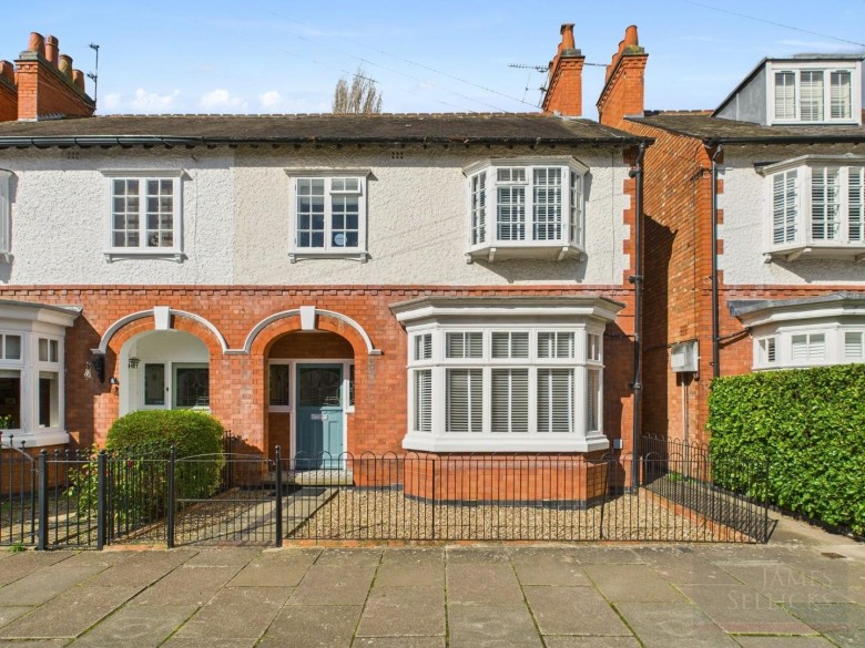 Click the photo for more details of Knighton Church Road, South Knighton, Leicester