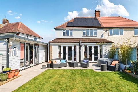 Click the photo for more details of Middlefield Lane, Hinckley. LE10