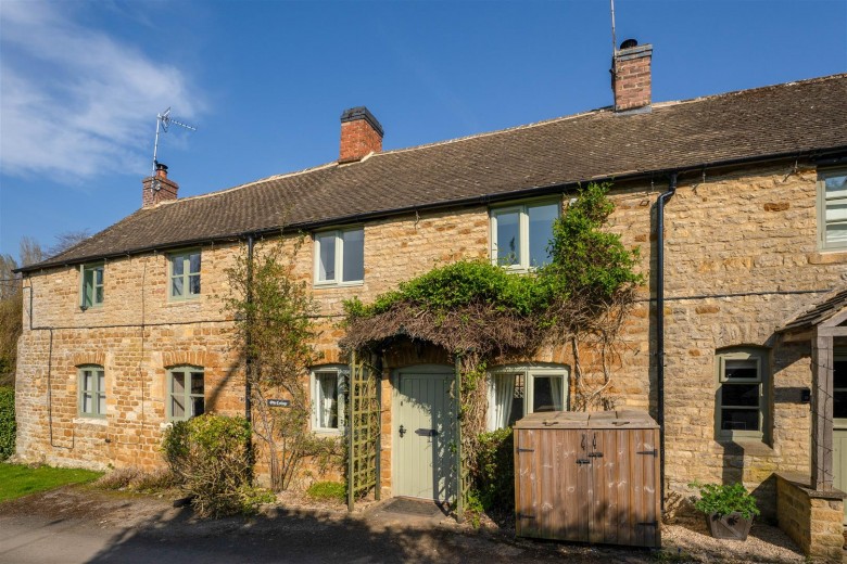 Click the photo for more details of Upper Oddington, Gloucestershire