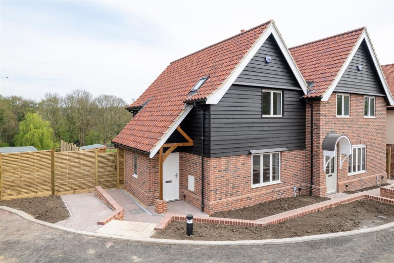 Click the photo for more details of Halls Close, Braughing